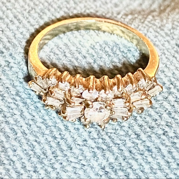 14KT Gold Round & Baguette Diamond Cluster Ring - Picture 5 of 10